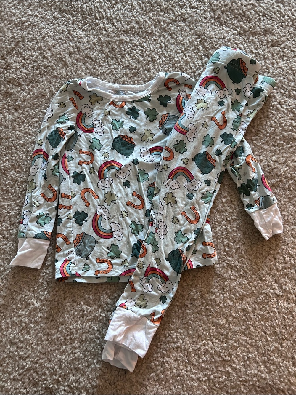 Caden Lane Rainbow & Shamrock Pajama Set - White 3T long sleeve and pant